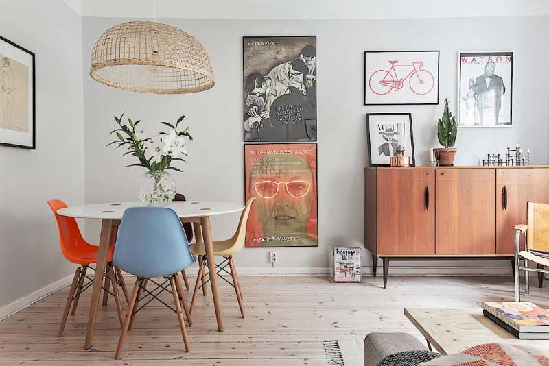 Decorates a modern dining room Decorates a modern dining room