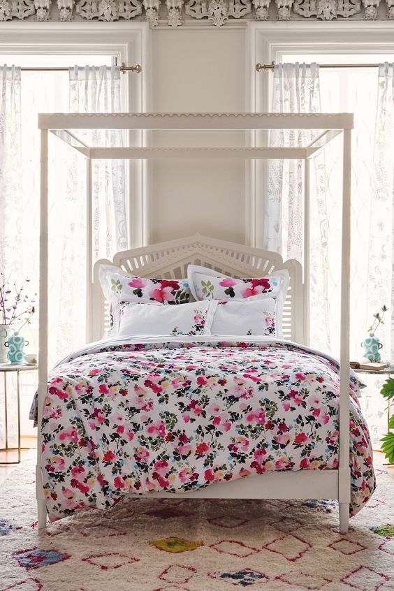 canopy bed